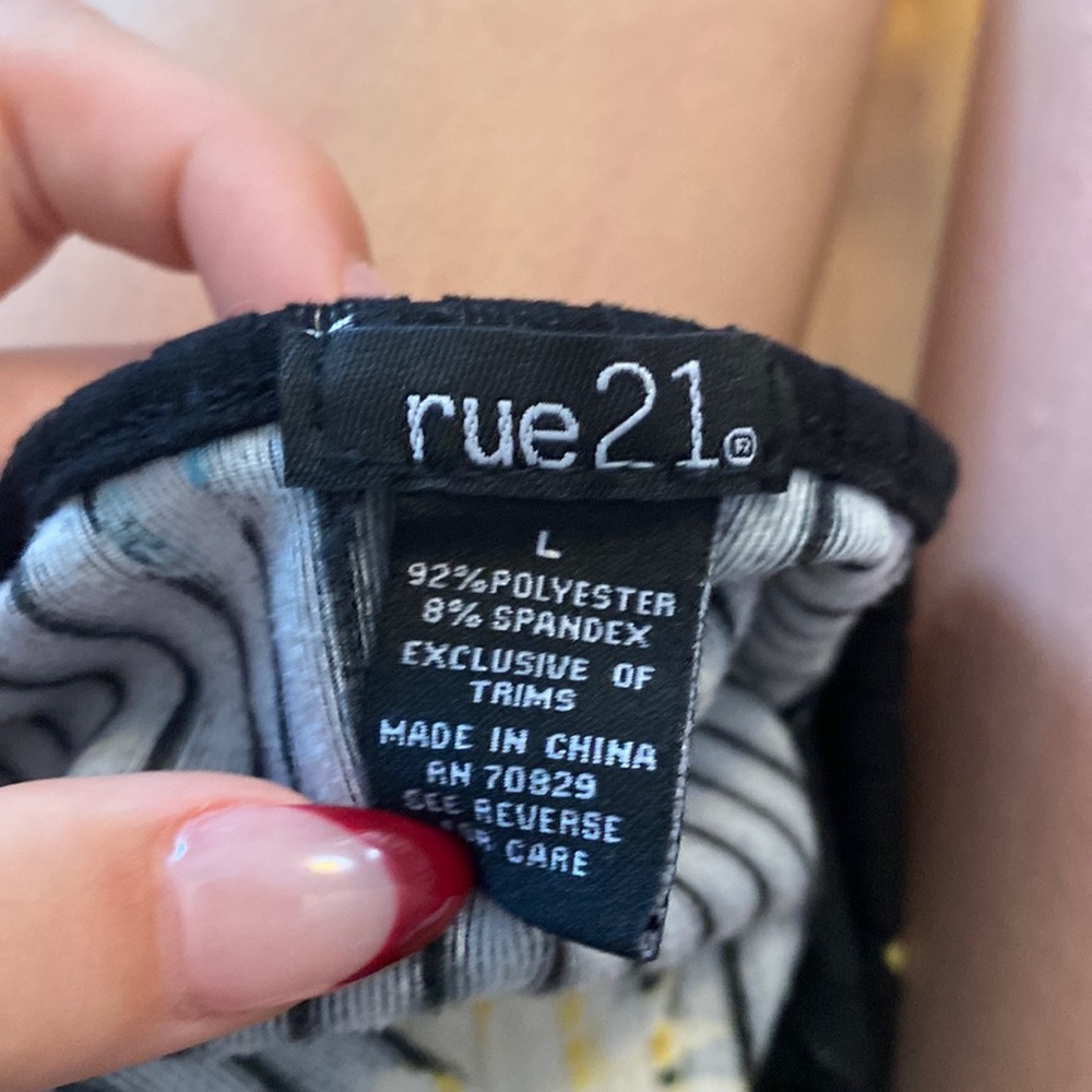 Women’s full legth short sleeve tie v neck